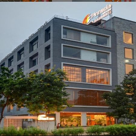 Pinnacle Grand Hotel Ahmedabad Eksteriør bilde
