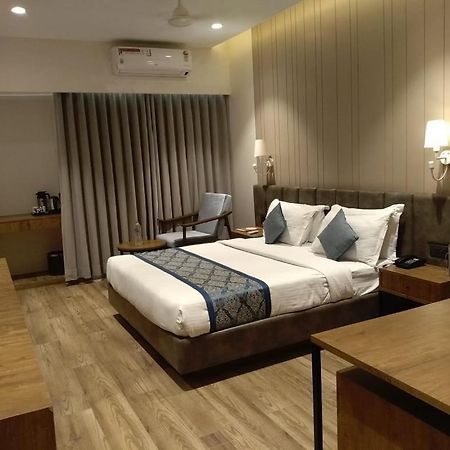 Pinnacle Grand Hotel Ahmedabad Eksteriør bilde