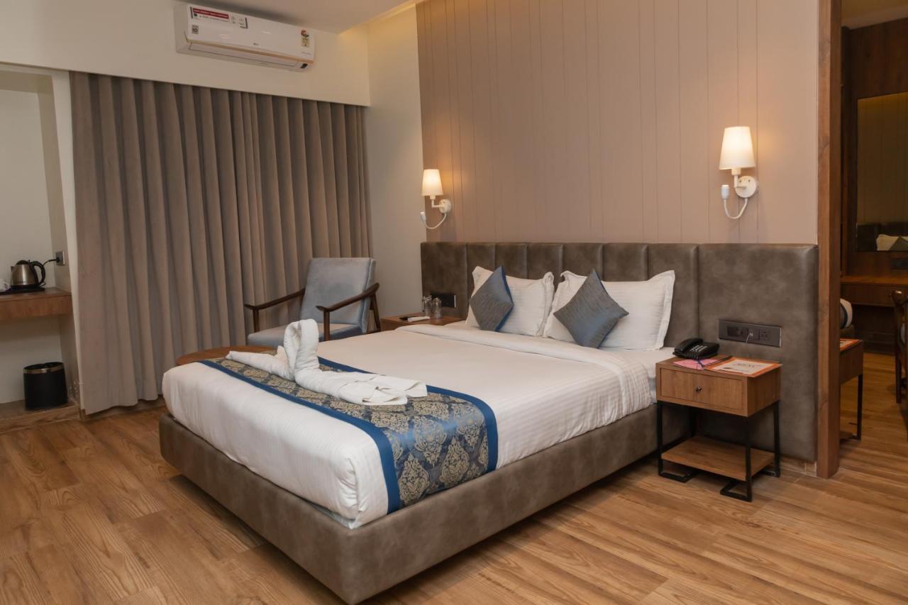 Pinnacle Grand Hotel Ahmedabad Eksteriør bilde