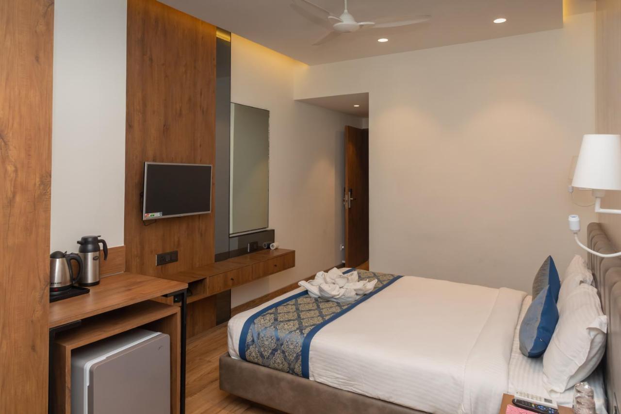 Pinnacle Grand Hotel Ahmedabad Eksteriør bilde