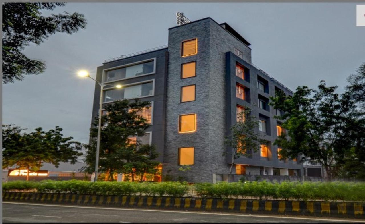 Pinnacle Grand Hotel Ahmedabad Eksteriør bilde