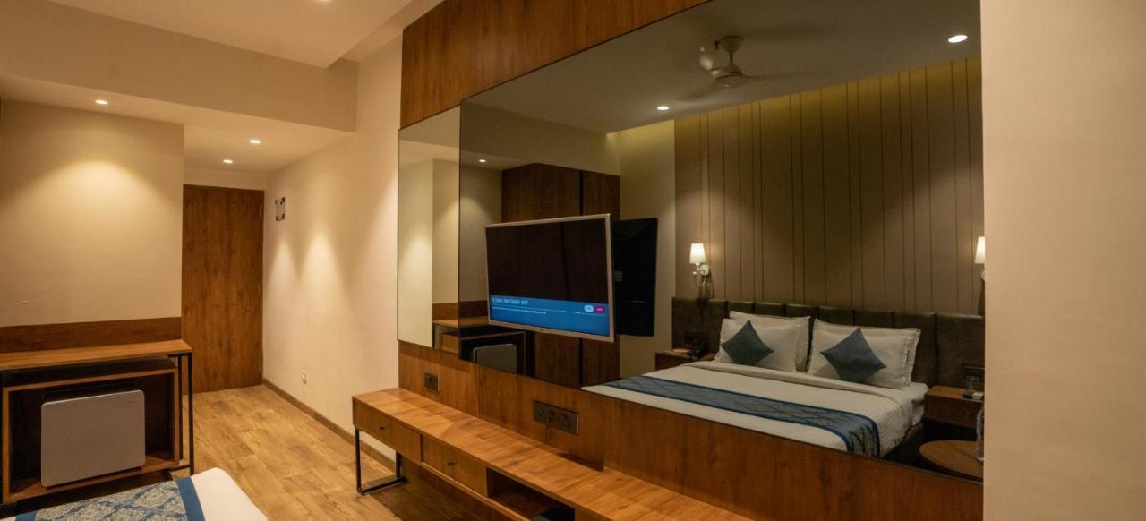 Pinnacle Grand Hotel Ahmedabad Eksteriør bilde