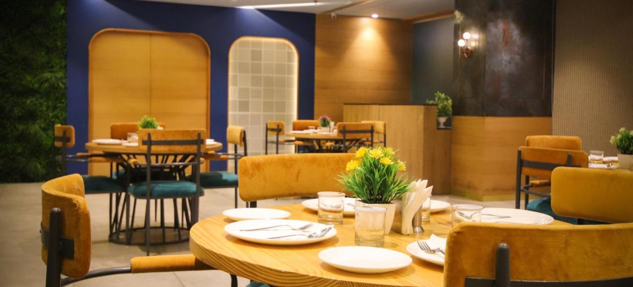 Pinnacle Grand Hotel Ahmedabad Eksteriør bilde