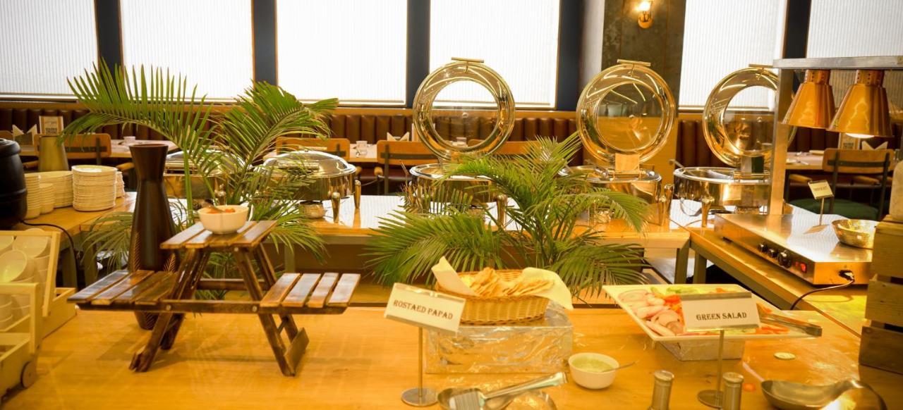 Pinnacle Grand Hotel Ahmedabad Eksteriør bilde