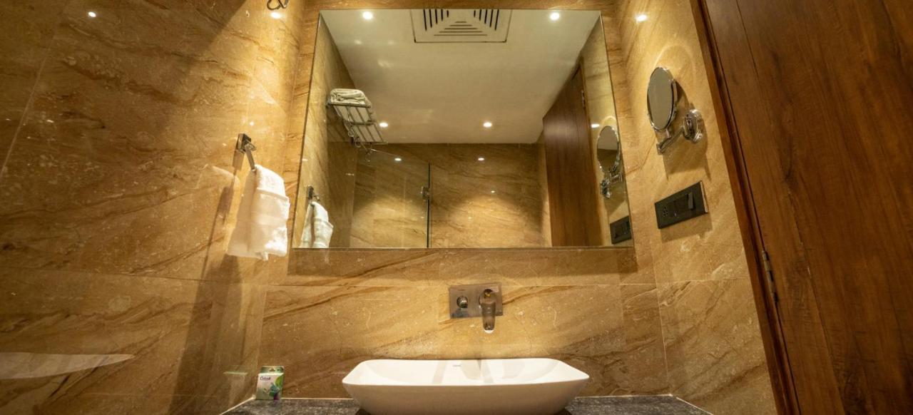 Pinnacle Grand Hotel Ahmedabad Eksteriør bilde