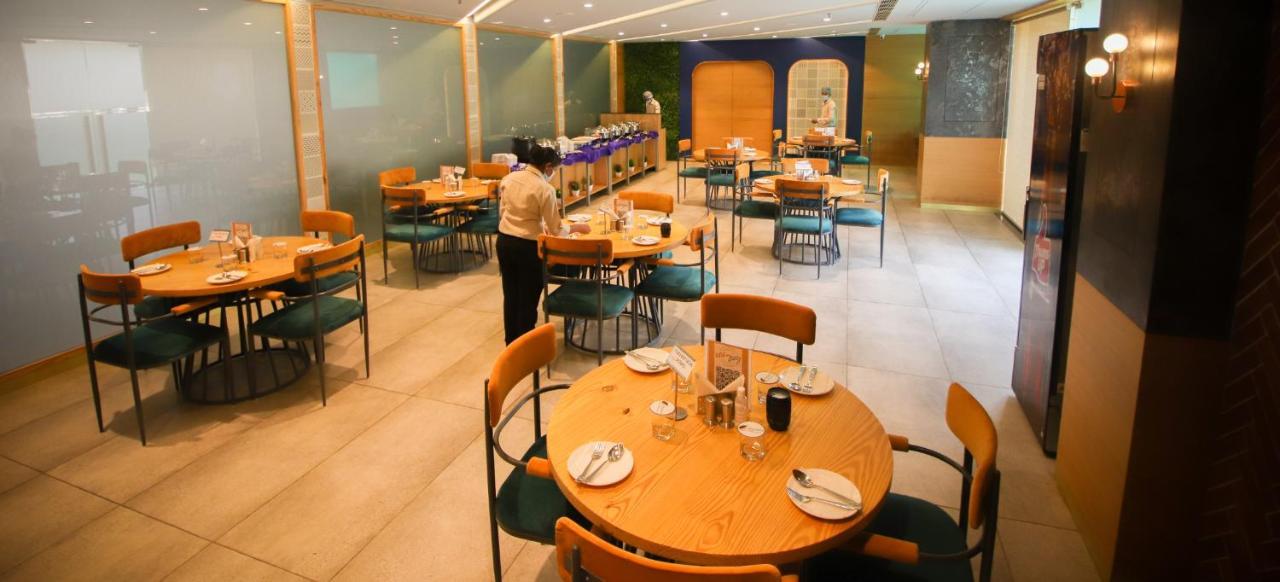 Pinnacle Grand Hotel Ahmedabad Eksteriør bilde