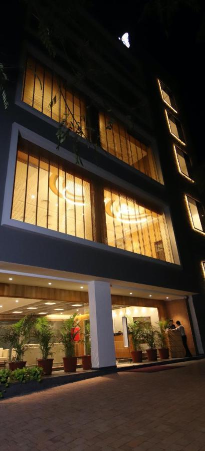 Pinnacle Grand Hotel Ahmedabad Eksteriør bilde