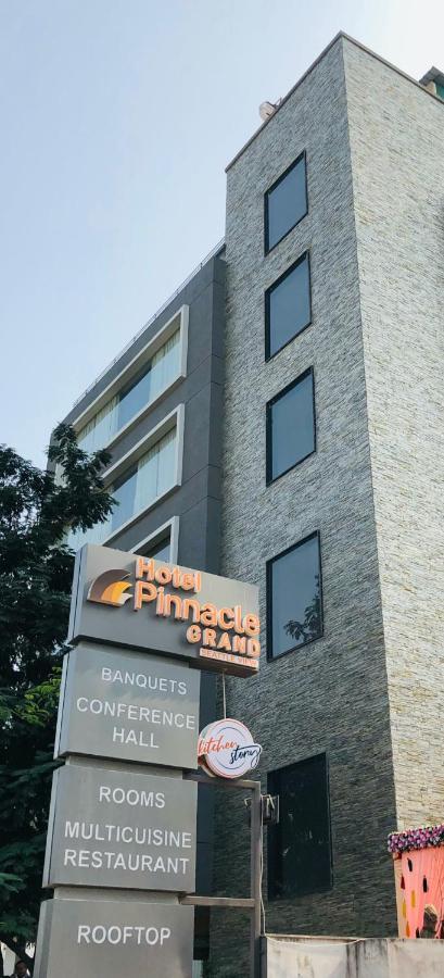Pinnacle Grand Hotel Ahmedabad Eksteriør bilde