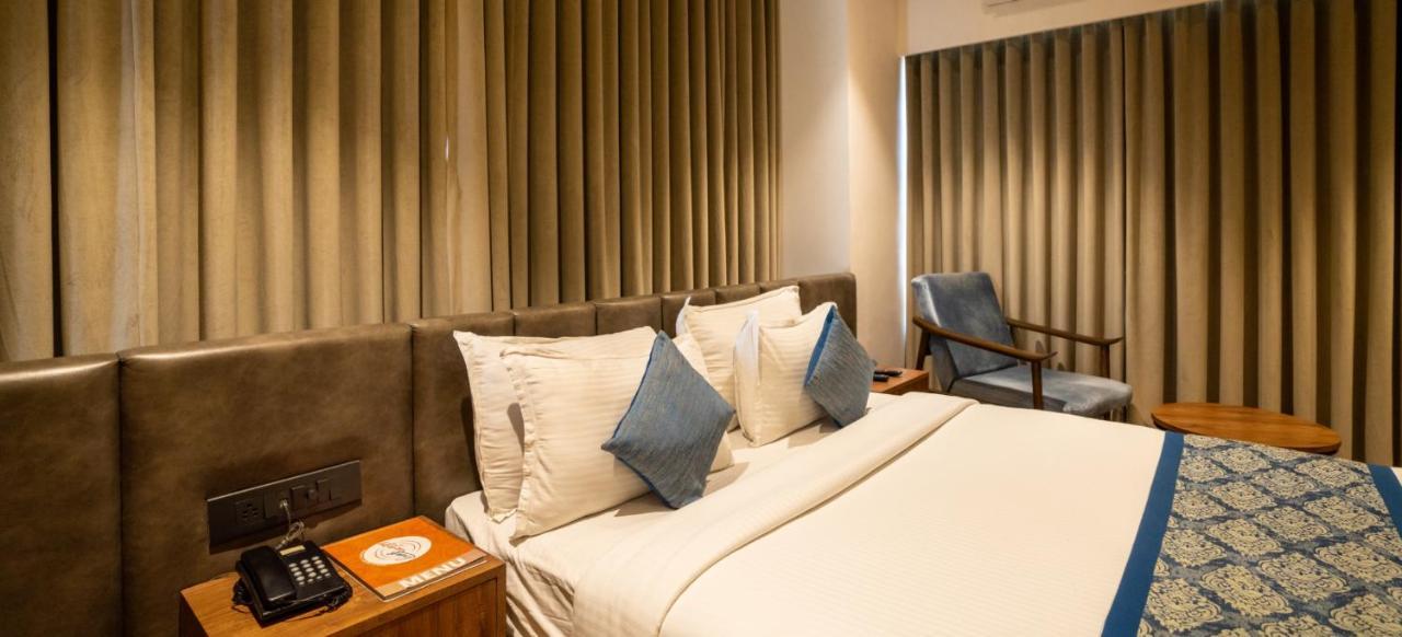 Pinnacle Grand Hotel Ahmedabad Eksteriør bilde